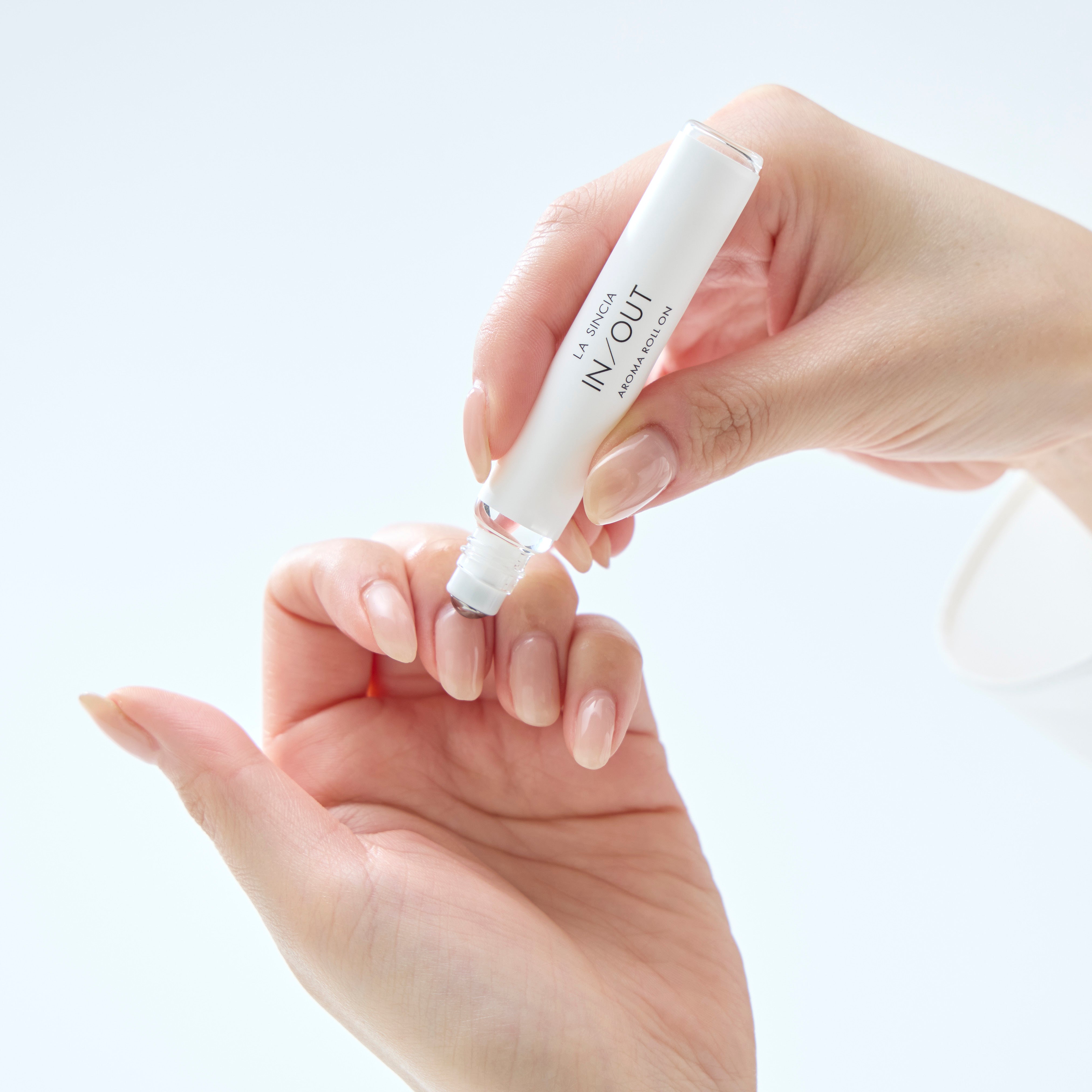 LA SINCIA IN/OUT アロマロールオン 8mL